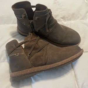 Born Tarklin Boot, size 9, brown suede